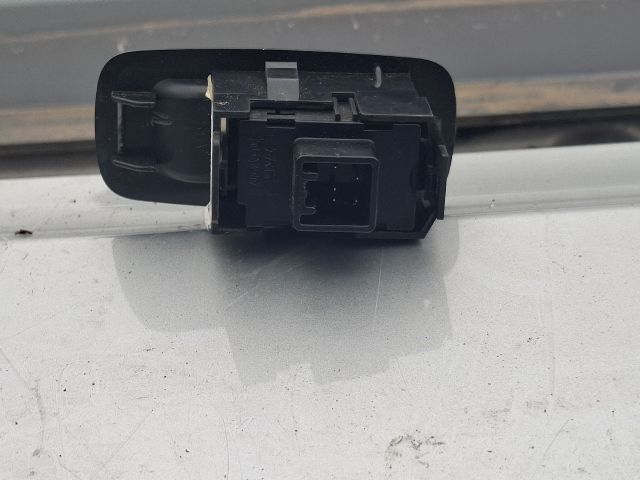 bontott TOYOTA COROLLA VERSO Bal hátsó Ablakemelő Kapcsoló