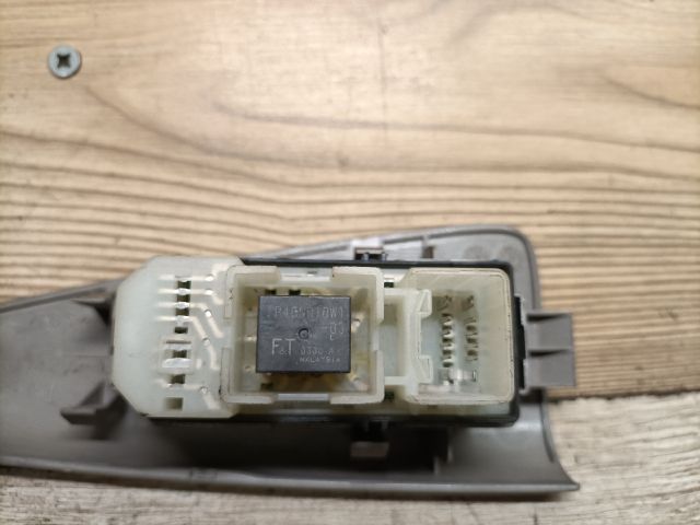 bontott TOYOTA COROLLA VERSO Bal hátsó Ablakemelő Kapcsoló