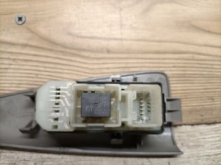 bontott TOYOTA COROLLA VERSO Bal hátsó Ablakemelő Kapcsoló