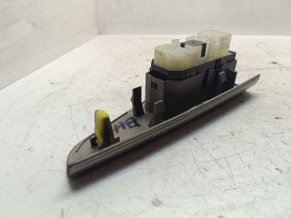 bontott TOYOTA COROLLA VERSO Bal hátsó Ablakemelő Kapcsoló