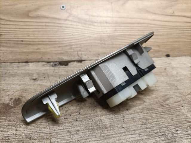 bontott TOYOTA COROLLA VERSO Bal hátsó Ablakemelő Kapcsoló