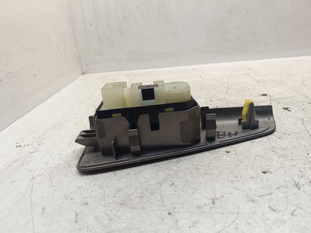 bontott TOYOTA COROLLA VERSO Bal hátsó Ablakemelő Kapcsoló