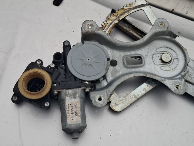 bontott TOYOTA COROLLA VERSO Bal hátsó Ablakemelő Szerkezet (Elektromos)