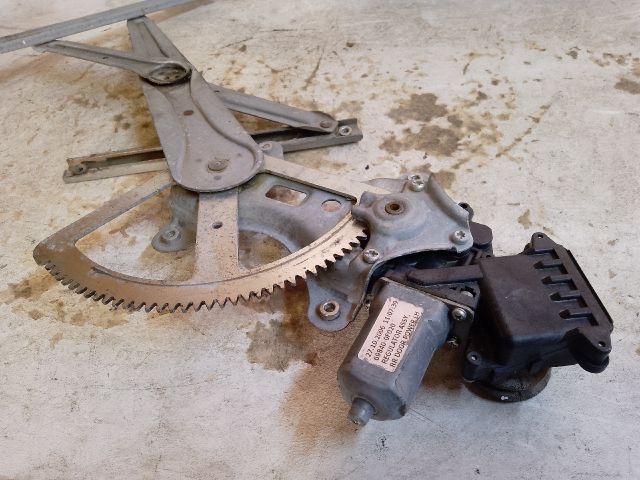 bontott TOYOTA COROLLA VERSO Bal hátsó Ablakemelő Szerkezet (Elektromos)