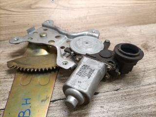 bontott TOYOTA COROLLA VERSO Bal hátsó Ablakemelő Szerkezet (Elektromos)