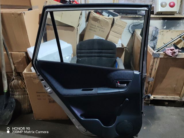 bontott TOYOTA COROLLA VERSO Bal hátsó Ajtó (Részeivel)