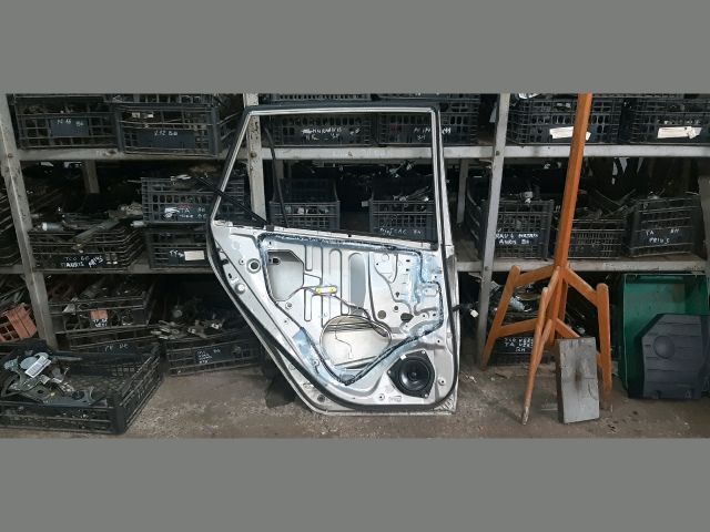 bontott TOYOTA COROLLA VERSO Bal hátsó Ajtó (Üres lemez)