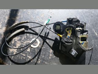 bontott TOYOTA COROLLA VERSO Bal hátsó Ajtózár