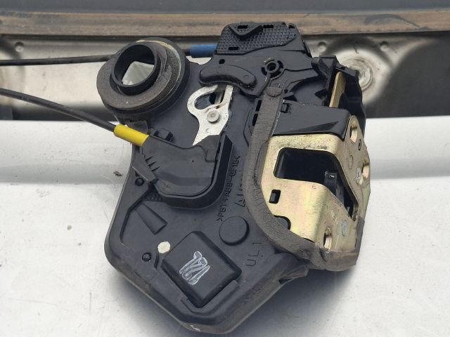 bontott TOYOTA COROLLA VERSO Bal hátsó Ajtózár