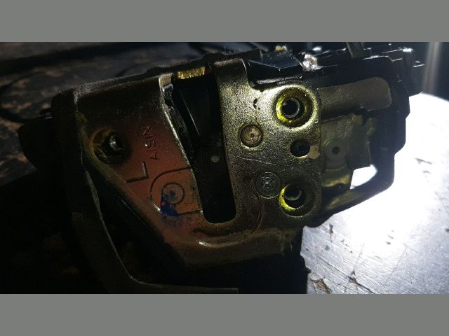 bontott TOYOTA COROLLA VERSO Bal hátsó Ajtózár