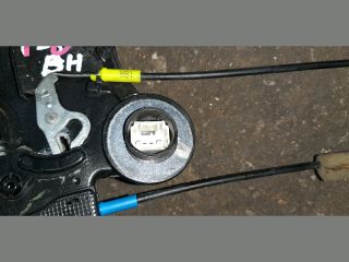 bontott TOYOTA COROLLA VERSO Bal hátsó Ajtózár