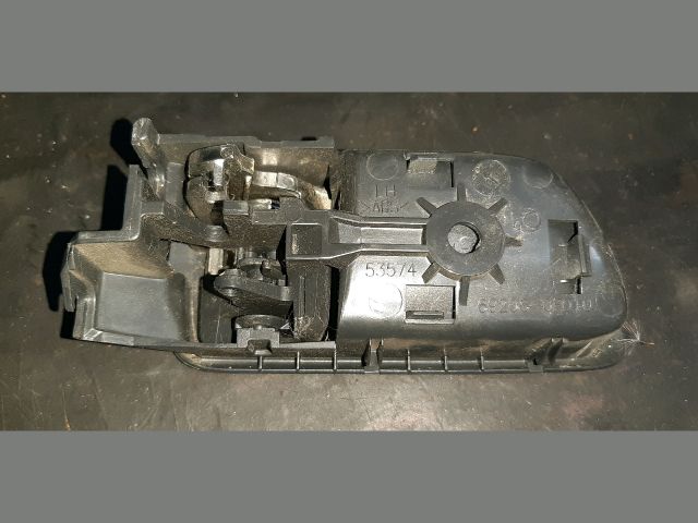 bontott TOYOTA COROLLA VERSO Bal hátsó Belső Kilincs