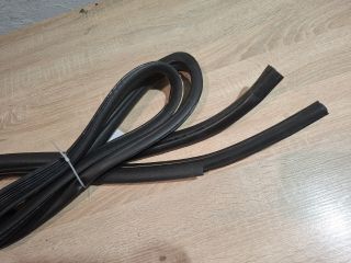 bontott TOYOTA COROLLA VERSO Bal hátsó Gumikéder