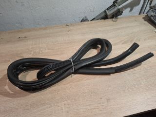 bontott TOYOTA COROLLA VERSO Bal hátsó Gumikéder