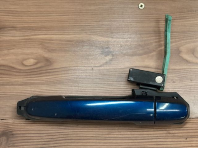 bontott TOYOTA COROLLA VERSO Bal hátsó Külső Kilincs