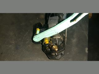 bontott TOYOTA COROLLA VERSO Bal hátsó Külső Kilincs