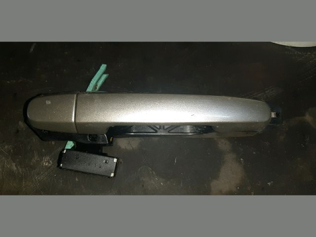 bontott TOYOTA COROLLA VERSO Bal hátsó Külső Kilincs