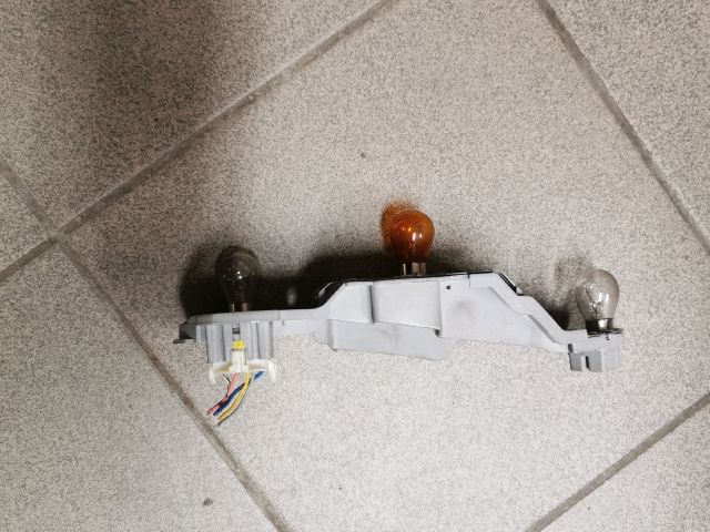 bontott TOYOTA COROLLA VERSO Bal Hátsó Lámpa Foglalat