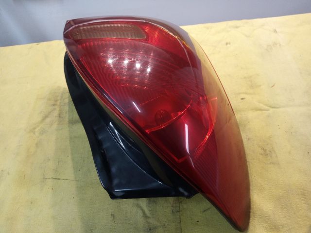 bontott TOYOTA COROLLA VERSO Bal Hátsó Lámpa