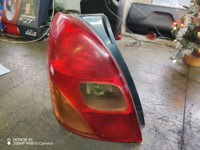 bontott TOYOTA COROLLA VERSO Bal Hátsó Lámpa