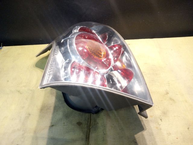 bontott TOYOTA COROLLA VERSO Bal Hátsó Lámpa