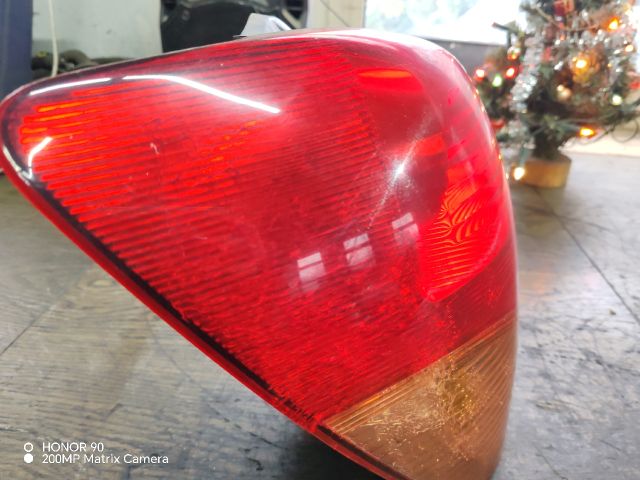 bontott TOYOTA COROLLA VERSO Bal Hátsó Lámpa