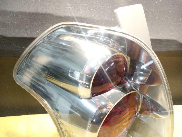 bontott TOYOTA COROLLA VERSO Bal Hátsó Lámpa