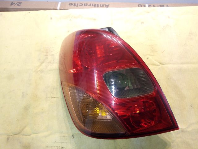 bontott TOYOTA COROLLA VERSO Bal Hátsó Lámpa