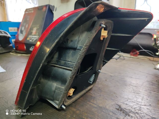 bontott TOYOTA COROLLA VERSO Bal Hátsó Lámpa