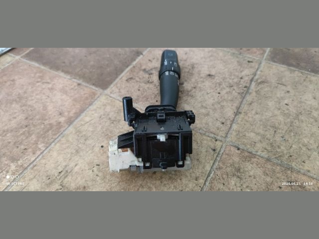 bontott TOYOTA COROLLA VERSO Bal Kormánykapcsoló Irányjelző