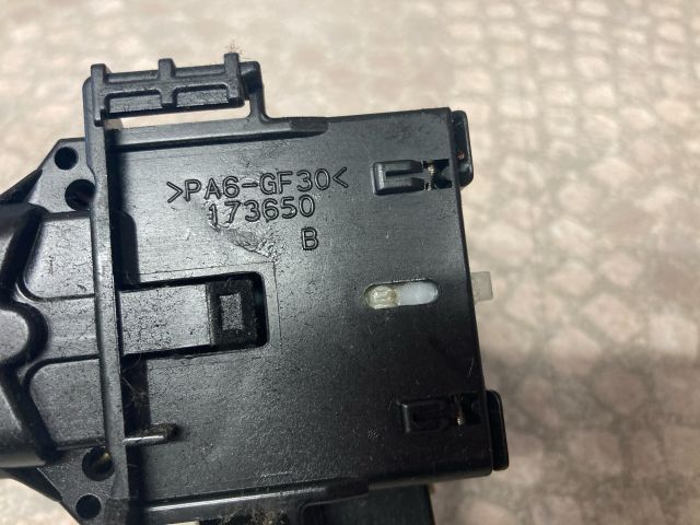 bontott TOYOTA COROLLA VERSO Bal Kormánykapcsoló Irányjelző