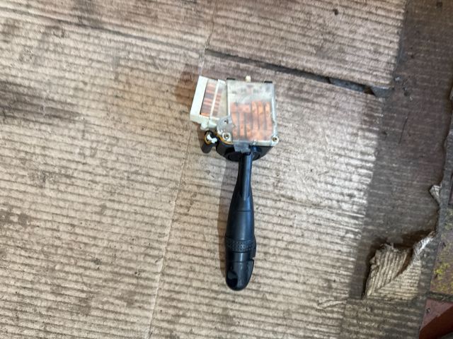 bontott TOYOTA COROLLA VERSO Bal Kormánykapcsoló Irányjelző