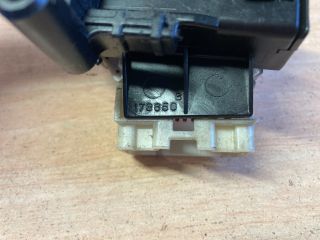 bontott TOYOTA COROLLA VERSO Bal Kormánykapcsoló Irányjelző