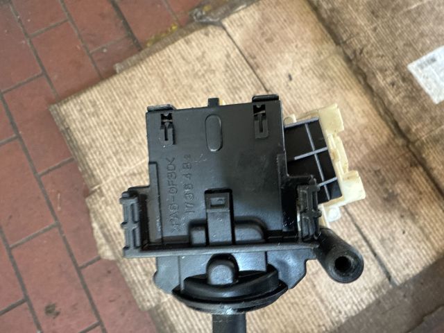 bontott TOYOTA COROLLA VERSO Bal Kormánykapcsoló Irányjelző