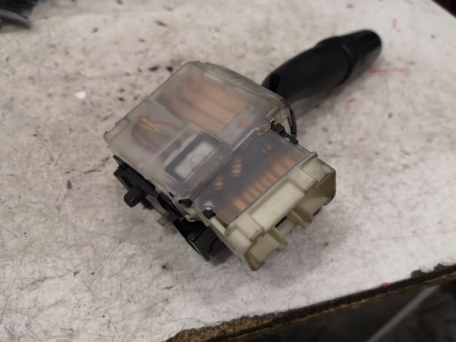 bontott TOYOTA COROLLA VERSO Bal Kormánykapcsoló Irányjelző