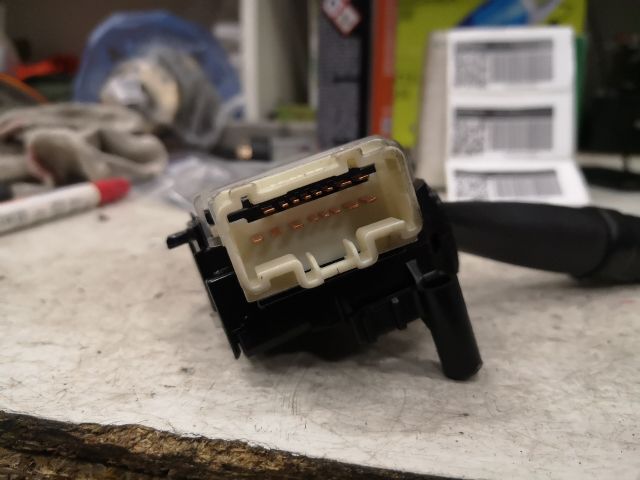 bontott TOYOTA COROLLA VERSO Bal Kormánykapcsoló Irányjelző