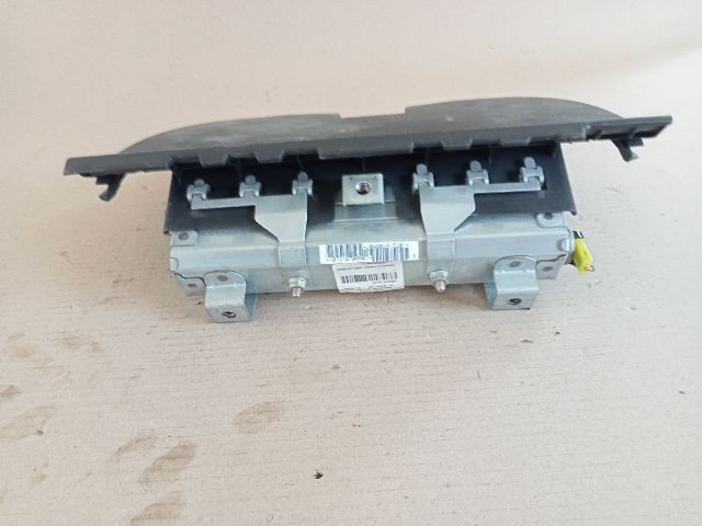 bontott TOYOTA COROLLA VERSO Bal Térdlégzsák