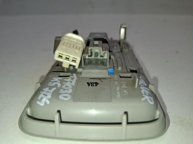 bontott TOYOTA COROLLA VERSO Beltér Világítás Hátsó