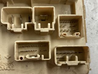 bontott TOYOTA COROLLA VERSO Biztosítéktábla Doboz