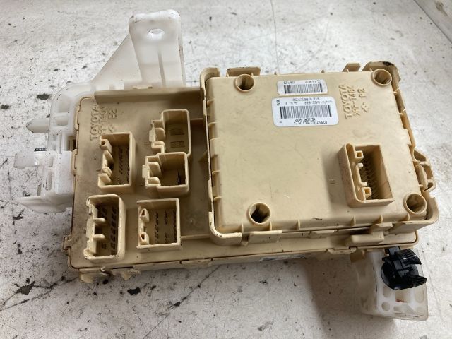 bontott TOYOTA COROLLA VERSO Biztosítéktábla Doboz