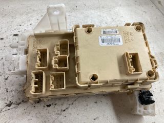 bontott TOYOTA COROLLA VERSO Biztosítéktábla Doboz