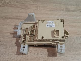 bontott TOYOTA COROLLA VERSO Biztosítéktábla Utastér