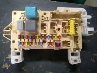 bontott TOYOTA COROLLA VERSO Biztosítéktábla Utastér