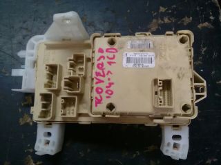 bontott TOYOTA COROLLA VERSO Biztosítéktábla Utastér