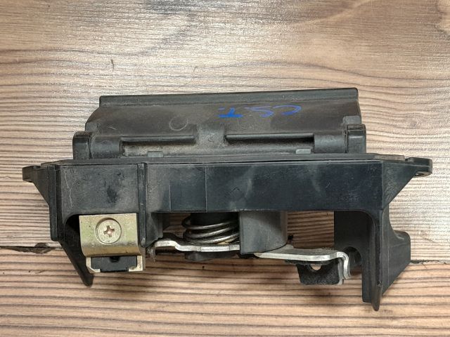 bontott TOYOTA COROLLA VERSO Csomagtér Nyitó Kar / Gomb