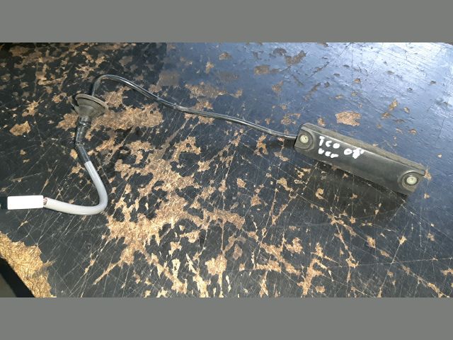 bontott TOYOTA COROLLA VERSO Csomagtér Nyitó Kar / Gomb