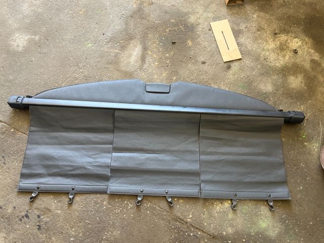 bontott TOYOTA COROLLA VERSO Csomagtér Roló