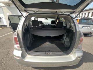 bontott TOYOTA COROLLA VERSO Csomagtérajtó Gumikéder