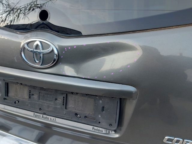 bontott TOYOTA COROLLA VERSO Csomagtérajtó (Részeivel)