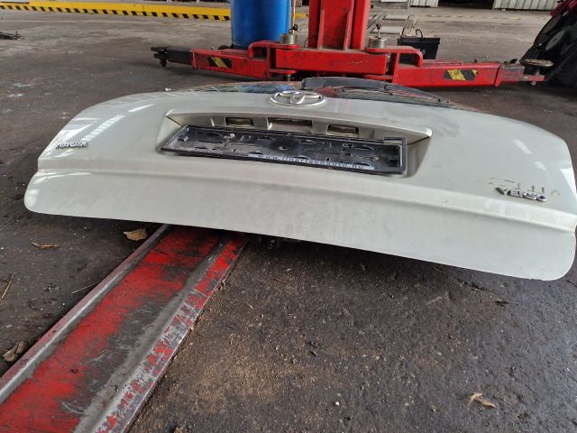 bontott TOYOTA COROLLA VERSO Csomagtérajtó (Részeivel)